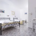 Thira's Dolphin 4*