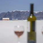 Thira's Dolphin מלון דירות 4*