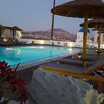 Thira's Dolphin מלון דירות Akrotírion