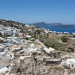 Thira's Dolphin מלון דירות Akrotírion