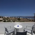Thira's Dolphin מלון דירות Akrotírion