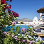 Thira's Dolphin Aparthotel Akrotírion