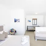 Thira's Dolphin 4* Akrotírion