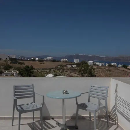 Thira's Dolphin Akrotírion