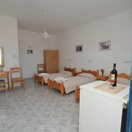 Thira's Dolphin מלון דירות 4*