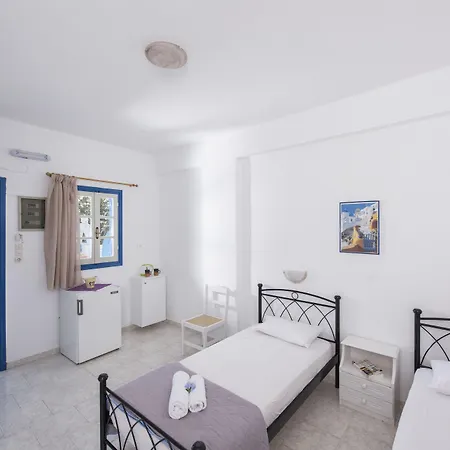 Thira's Dolphin Akrotírion