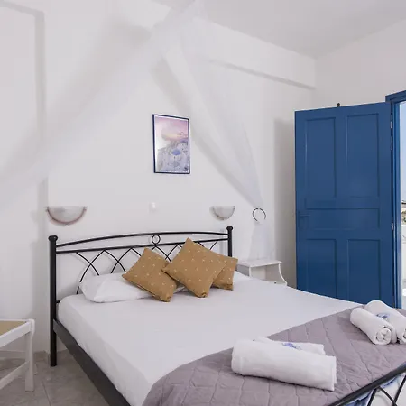 Thira's Dolphin 4* Akrotírion