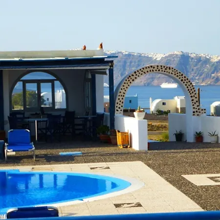 Thira's Dolphin Akrotírion