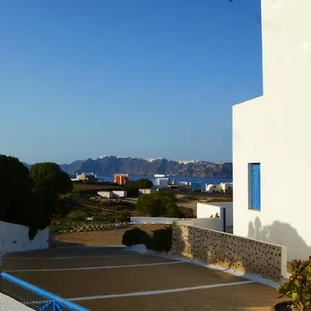 Thira's Dolphin Akrotírion