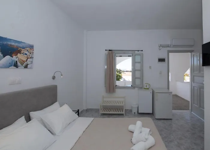 Thira's Dolphin Aparthotel