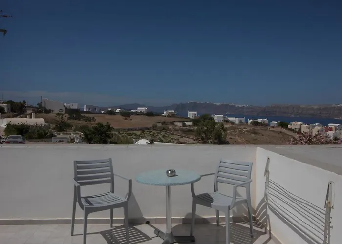 锡拉岛海豚酒店 Akrotírion