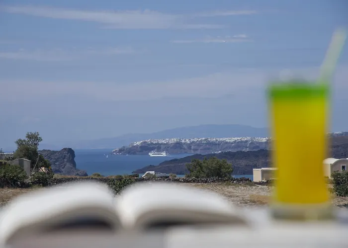 Thira's Dolphin 4* Akrotiri (Santorini)