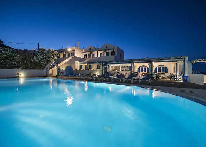 锡拉岛海豚酒店 Akrotírion