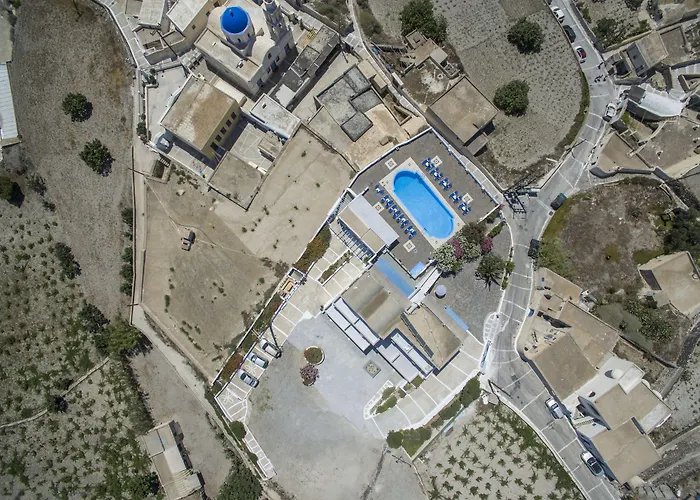 Thira's Dolphin Aparthotel 4*