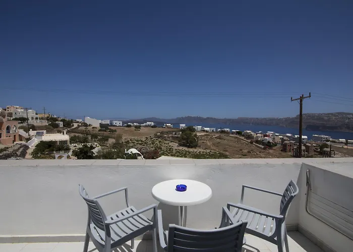 Thira's Dolphin Aparthotel Akrotiri (Santorini)