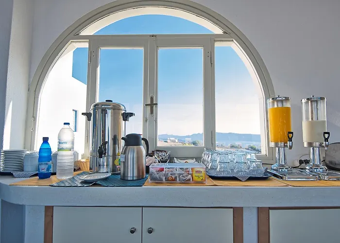 Thira's Dolphin Aparthotel 4*