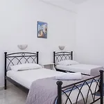 Thira's Dolphin 4* Akrotírion