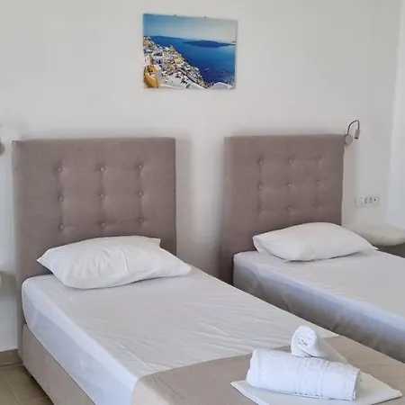 Apartmanhotel Thira's Dolphin 3*