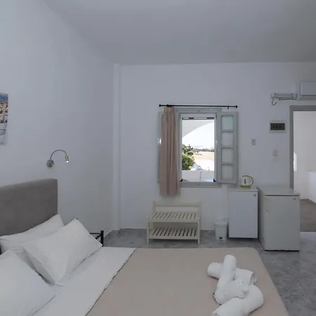 Thira's Dolphin Apartmanhotel