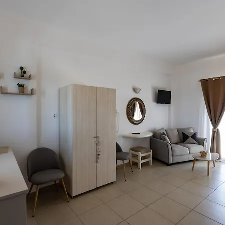 Thira's Dolphin Apartmanhotel