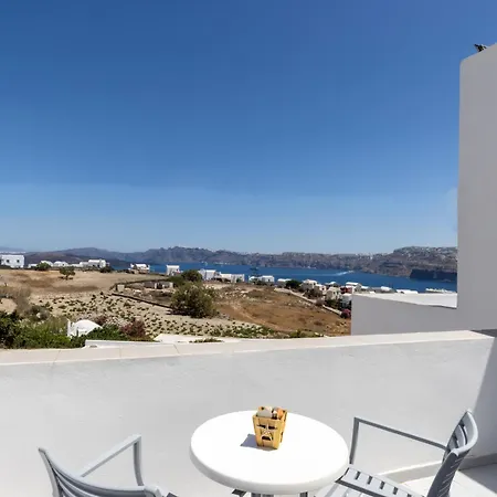 Thira's Dolphin Apartmanhotel 3*