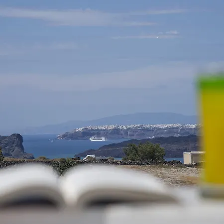 Thira's Dolphin 4* Akrotírion