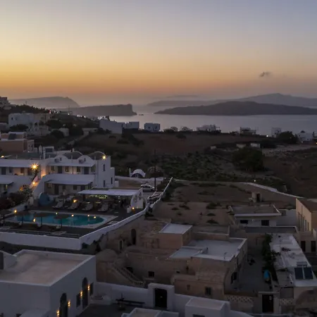 Thira's Dolphin Akrotírion