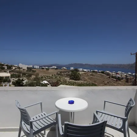 Thira's Dolphin Apartmanhotel Akrotírion