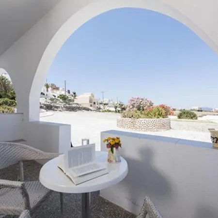 Thira's Dolphin 4* Akrotírion