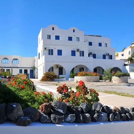 Thira's Dolphin Apartmanhotel 3*