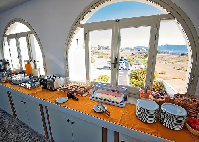 Thira's Dolphin Akrotírion