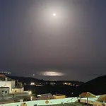 Thira's Dolphin Apartmanhotel 4*